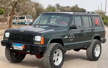 Jeep Cherokee موديل ٩٥ ٦ سلندر ٤١٠٠ سي سي فبريكا دواخل العربيه ( سليمه )