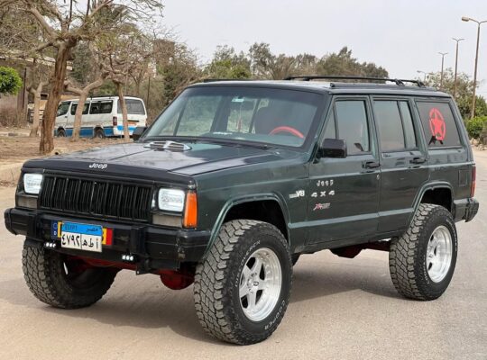 Jeep Cherokee موديل ٩٥ ٦ سلندر ٤١٠٠ سي سي فبريكا دواخل العربيه ( سليمه )