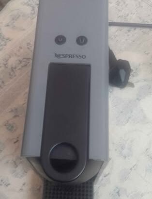 للبيع ماكينة صغيرة لتجهيز القهوة نوع Nespresso